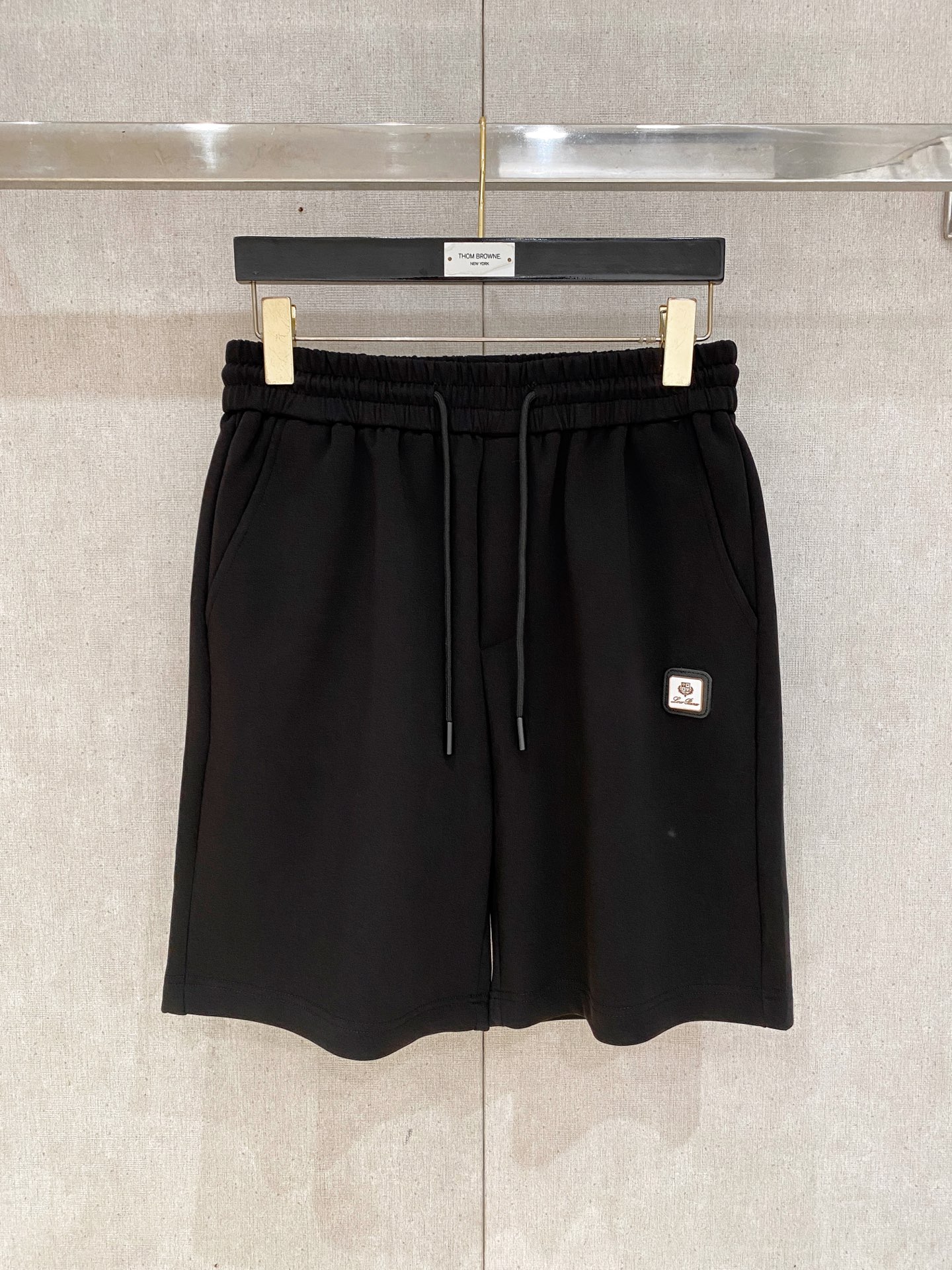 NO:833538,LP 1916 spring and summer new men's casual shorts, three-quarter pants, high-end goods, simple, fashionable and generous, custom-made original imported fabrics, simple, neat and refreshing, high-quality workmanship details that can withstand any form of inspection, simple and generous, versatile style, elegant and handsome upper body, brand new sense of sight!  The appearance is incomparable, the details are in place, and the upper body is not picky!  Size M-3xL,,loro piana,shorts,19860909LP 1916春夏新款男士休闲短裤 五分裤 高端货简洁时尚大方 定制原版进口面料 简洁利落又清爽 品质做工细节经得起任何形式检验简约大方百搭款 上身优雅帅气,焕然一新的即视感！品相无敌,细节都很到位,上身不挑人！ 码数M-3xL,,loro piana,shorts,,Men's clothing