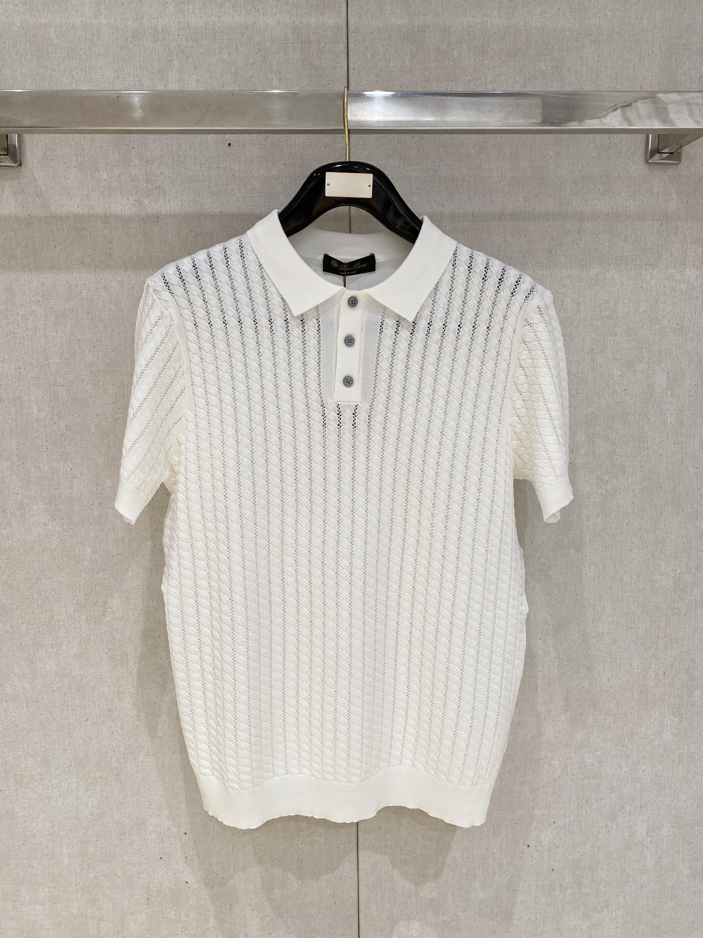NO:774295,LP's new 'Old Money Style Knitted Short Sleeves', the same style as the official website, refreshing, breathable and sweat-absorbent, classic design, simple without any unnecessary cumbersomeness, a versatile item that is indispensable for the wardrobe, super comfortable to wear, avant-garde and practical, exquisite and perfect craftsmanship, a classic in the fashion and leisure series!  Size M-XXXL,,loro piana,T-shirt,19860909LP新款《老钱风针织短袖》,官网同款 清爽透气吸汗 经典设计,简约没有任何多余累赘感,衣橱不可缺少的一件百搭单品,穿身上超级舒适,前卫又实穿,精致完美工艺,时尚休闲系列的经典之作！ 尺码M-XXXL,,loro piana,T-shirt,,Men's clothing