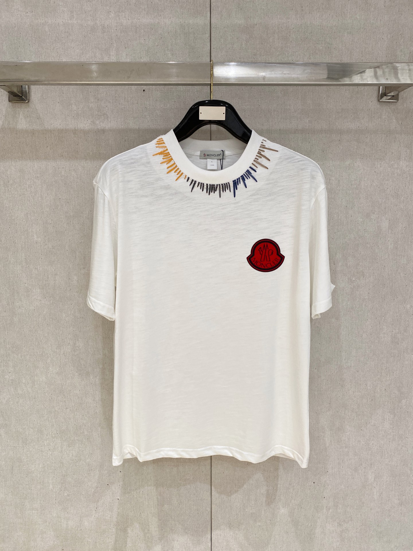 NO:846625,Mengkou 2026 new pure cotton men's casual bottoming short-sleeved T-shirt!  High-end customization, high version, fashionable and versatile, loose fit, original imported cotton fabric, threaded cuffs, collar and hem, super soft and delicate to the touch, skin-friendly and comfortable to wear, high-end boutique. Avant-garde style, charming and comfortable, great upper body, essential items for men, complete with three standards, sizes M-4XL, Moncler, T-shirt, tees, t-shirt,19860909蒙口 2026 新款纯棉男士休闲打底短袖T恤！高端定制 高版本 时尚百搭爆款宽松版型原版进口纯棉面料 螺纹袖口.领口衣摆 手感超柔软细腻 穿着亲肤舒适 高端精品.前卫风格魅力舒适, 上身非常赞 男士必备单品 三标齐全 尺码M-4XL,,Moncler,T-shirt,tees，t-shirt,,Men's clothing