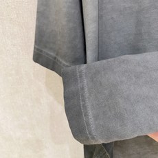 克罗心 宽松版型 2026新款洗水重工复古短袖男女同款这款材质选用柔软的棉质针织面料打造,彰显现代个性。 克罗心 宽松版型 2026新款洗水重工复古短袖男女同款这款材质选用柔软的棉质针织面料打造,彰显现代个性。
