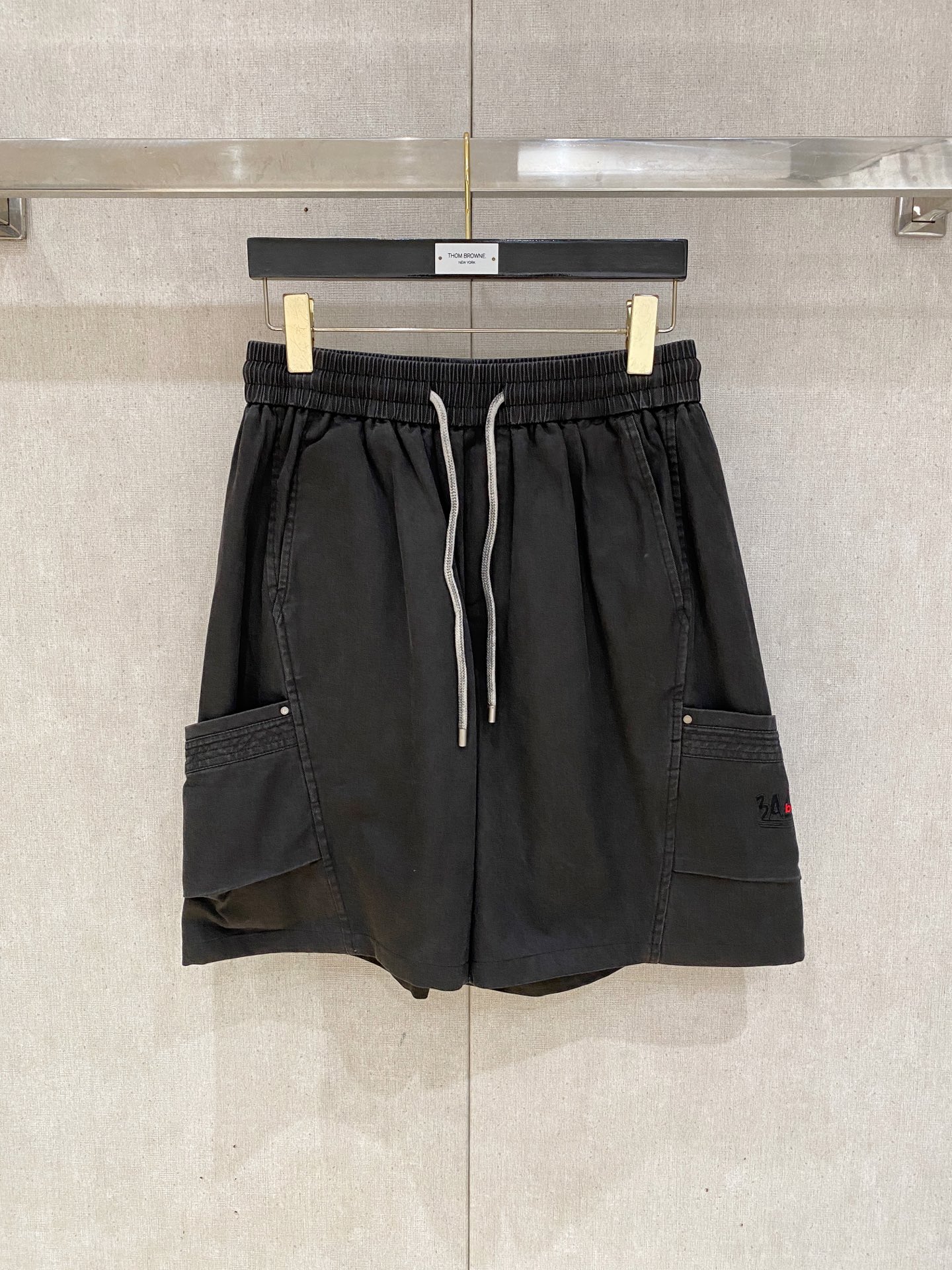NO:846623,Balenciaga 2025 new summer men's casual shorts, advanced custom-made fabrics, breathable, elastic and highly comfortable, with impeccable details, top-grade accessories, original logo design concept, delicate and soft feel!  The upper body fit is awesome!  Size M-3Xl,,balenciaga,shorts,19860909巴黎世家 2025夏季新款男士休闲短裤,高级定制面料 透气弹力舒适度极高,细节无可挑剔,顶级辅料配备,原版logo设计理念,手感细腻柔软！上身版型超赞！尺码M-3Xl,,balenciaga,shorts,,Men's clothing