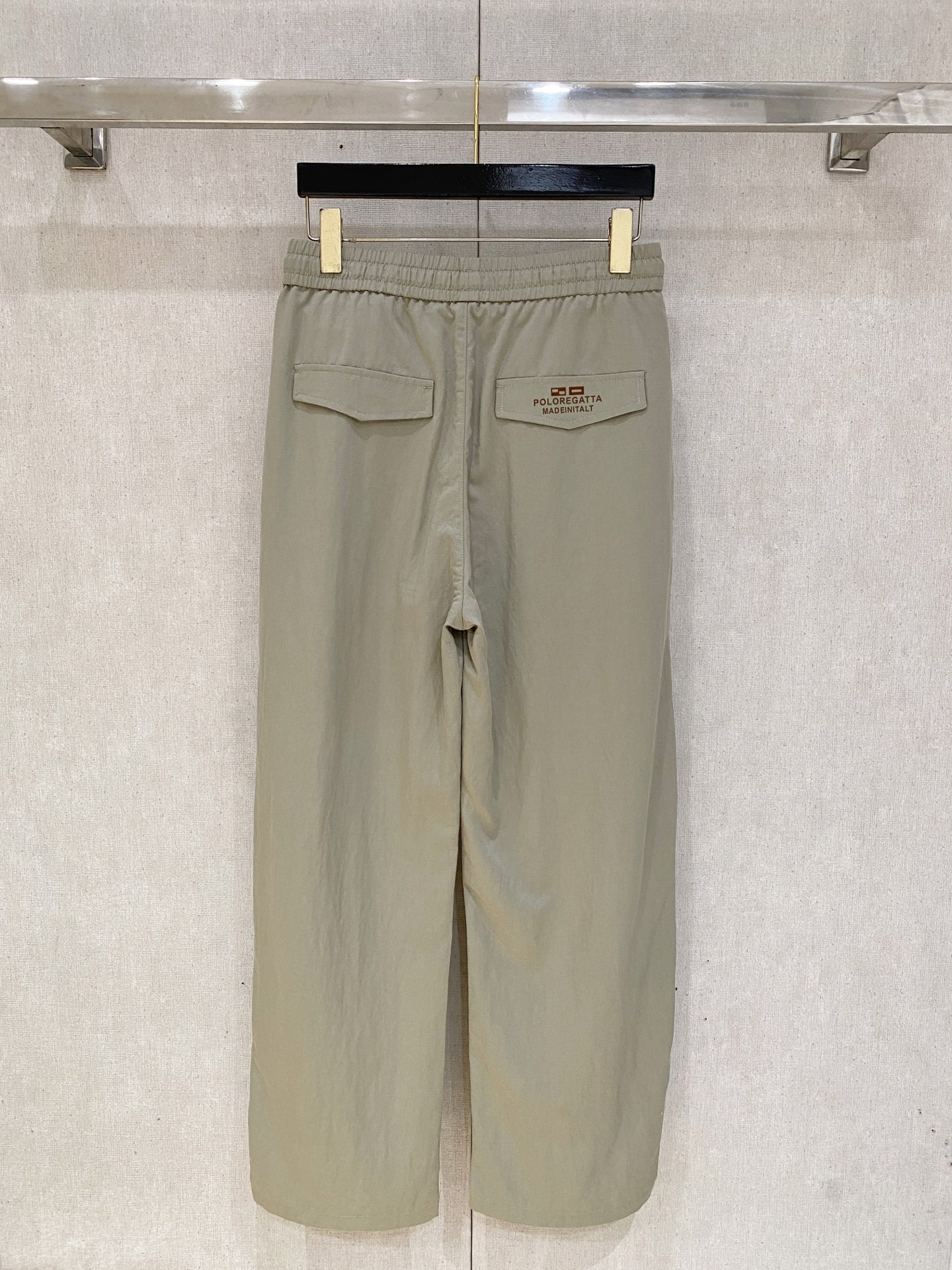 Loro Piana 春夏新款 26ss休闲裤金典再次出现，原单订制高品质时尚休闲裤。超级百搭款。独家定