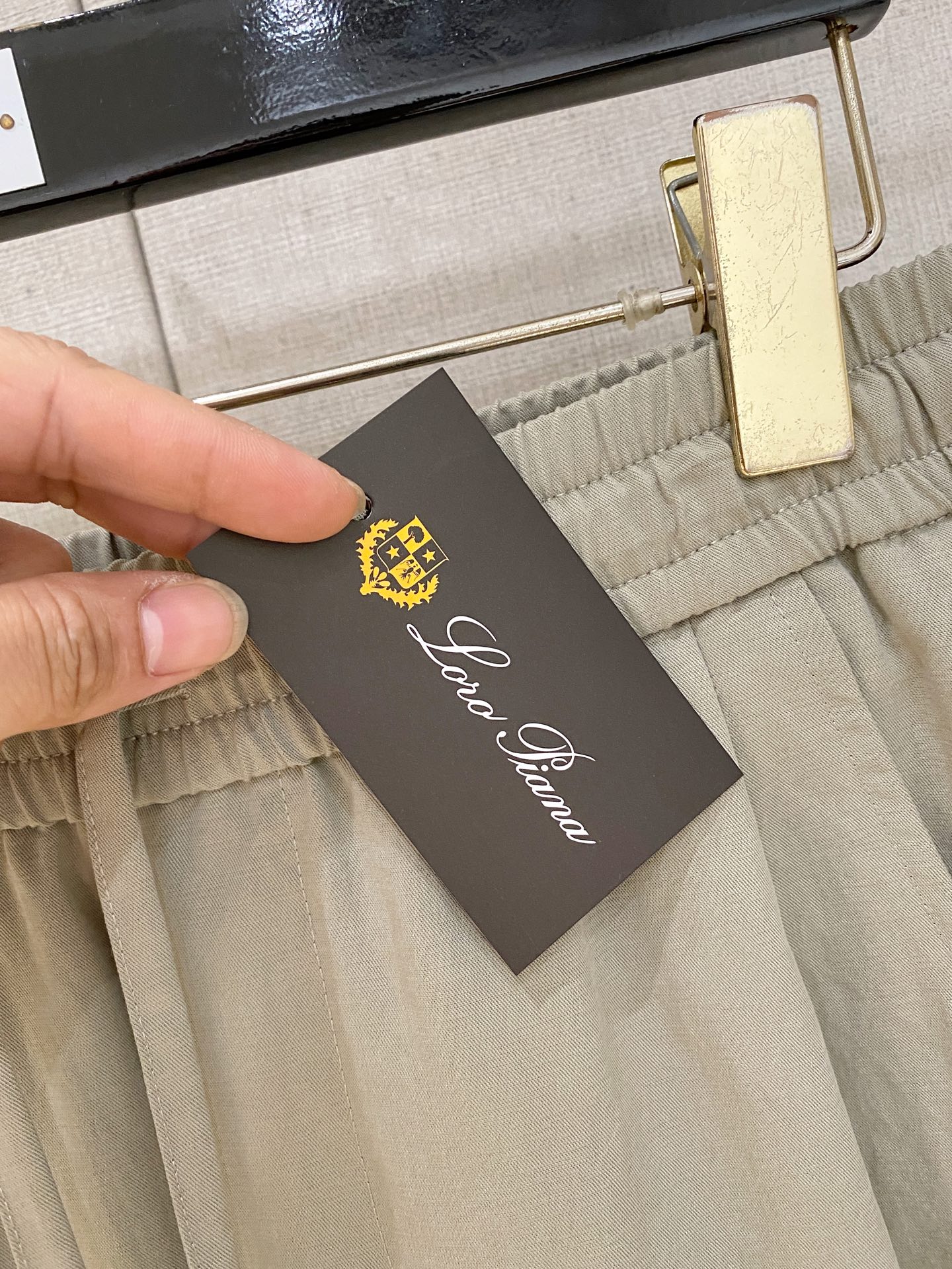 Loro Piana 春夏新款 26ss休闲裤金典再次出现，原单订制高品质时尚休闲裤。超级百搭款。独家定