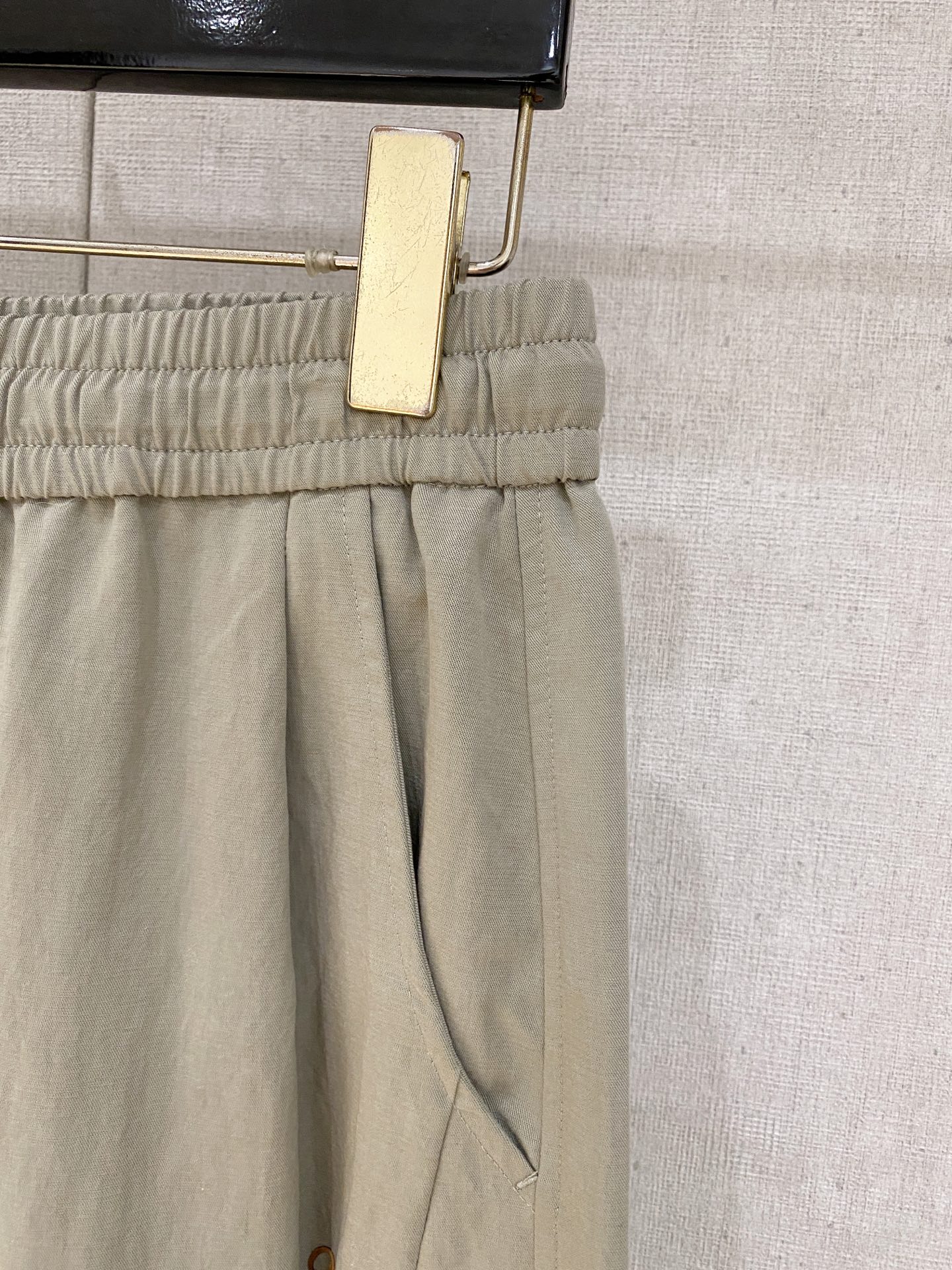 Loro Piana 春夏新款 26ss休闲裤金典再次出现，原单订制高品质时尚休闲裤。超级百搭款。独家定