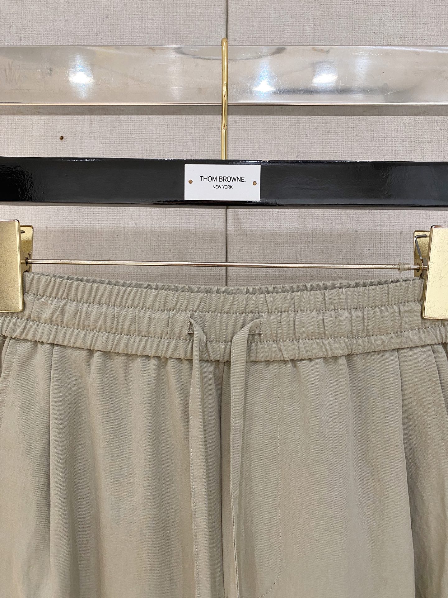 Loro Piana 春夏新款 26ss休闲裤金典再次出现，原单订制高品质时尚休闲裤。超级百搭款。独家定