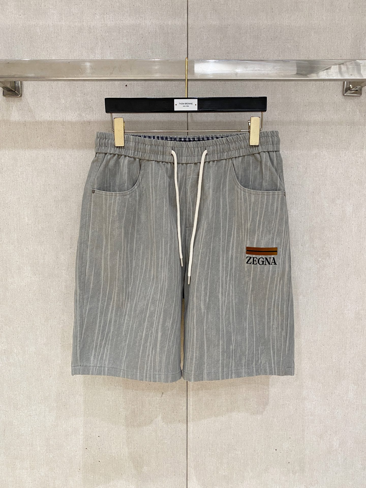 NO:849743,Ermenegildo Zegna's 2025 new summer men's casual shorts, advanced custom-made fabrics, extremely breathable, elastic and comfortable, with impeccable details, top-grade accessories, original logo design concept, delicate and soft feel!  The upper body fit is awesome!  Size 29-36 No 35,,zegna,shorts,19860909杰尼亚 2025夏季新款男士休闲短裤,高级定制面料 透气弹力舒适度极高,细节无可挑剔,顶级辅料配备,原版logo设计理念,手感细腻柔软！上身版型超赞！尺码29-36 无35,,zegna,shorts,,Men's clothing