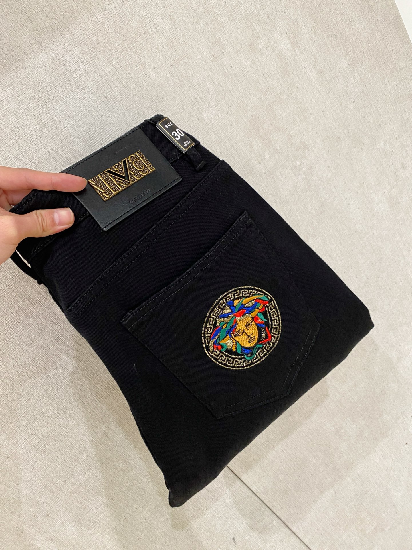 Versace范思哲💎2026夏季最新⚡️推出男士薄款牛仔裤新品！重工水洗牛仔面料，定制面料和一般牛仔布