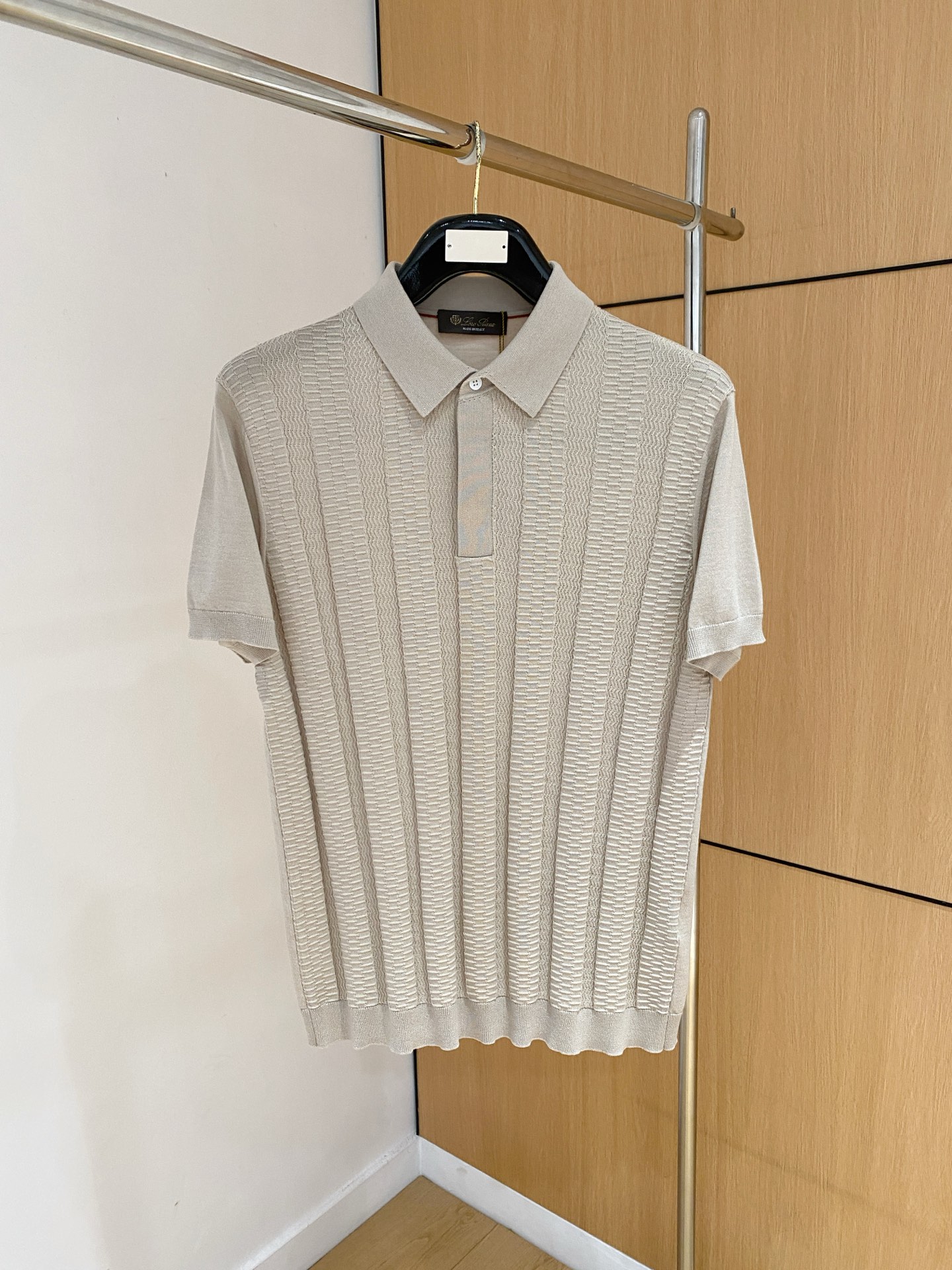 NO:842096,High-end goods > 26 new styles (acetate/tencel/linen/blended) are on sale simultaneously on the official website of the counter! All auxiliary materials are original custom-made and genuine orders from trading companies. Advanced custom-made imported fabrics are extracted from natural plant fibers. They are lighter and thinner than ordinary cotton fabrics. They are soft to the touch and comfortable to wear. They are not easy to irritate the skin at all. The fabric has good hygroscopicity and breathability. Size: 48-56,,19860909高级货>26新款(醋酸/天丝/亚麻/混纺)专柜官网同步发售！辅料全部原版定制出品,贸易公司真品订单.高级定制进口面料,以天然植物纖維提炼出来,比一般棉织物轻薄 手感柔软,穿着舒适 完全不易有刺激皮肤 面料吸湿性、透气性良好 尺码: 48-56,,,Men's clothing