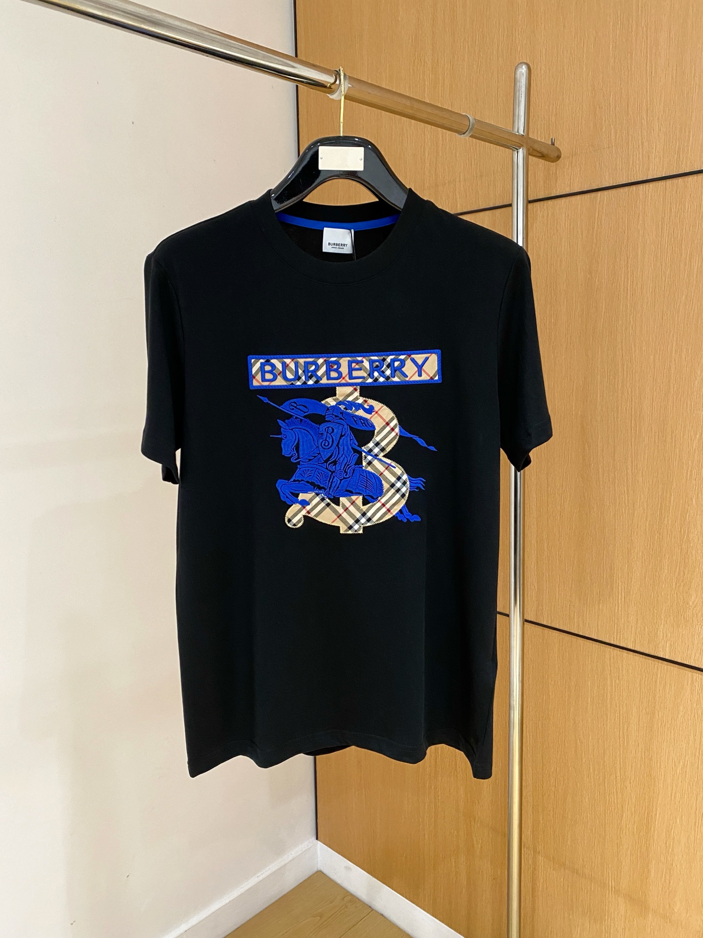 BURBERRY巴宝莉26FW春夏新款首发专柜最新款短袖圆领T恤 设计前卫时尚！品牌logo重工艺设计 