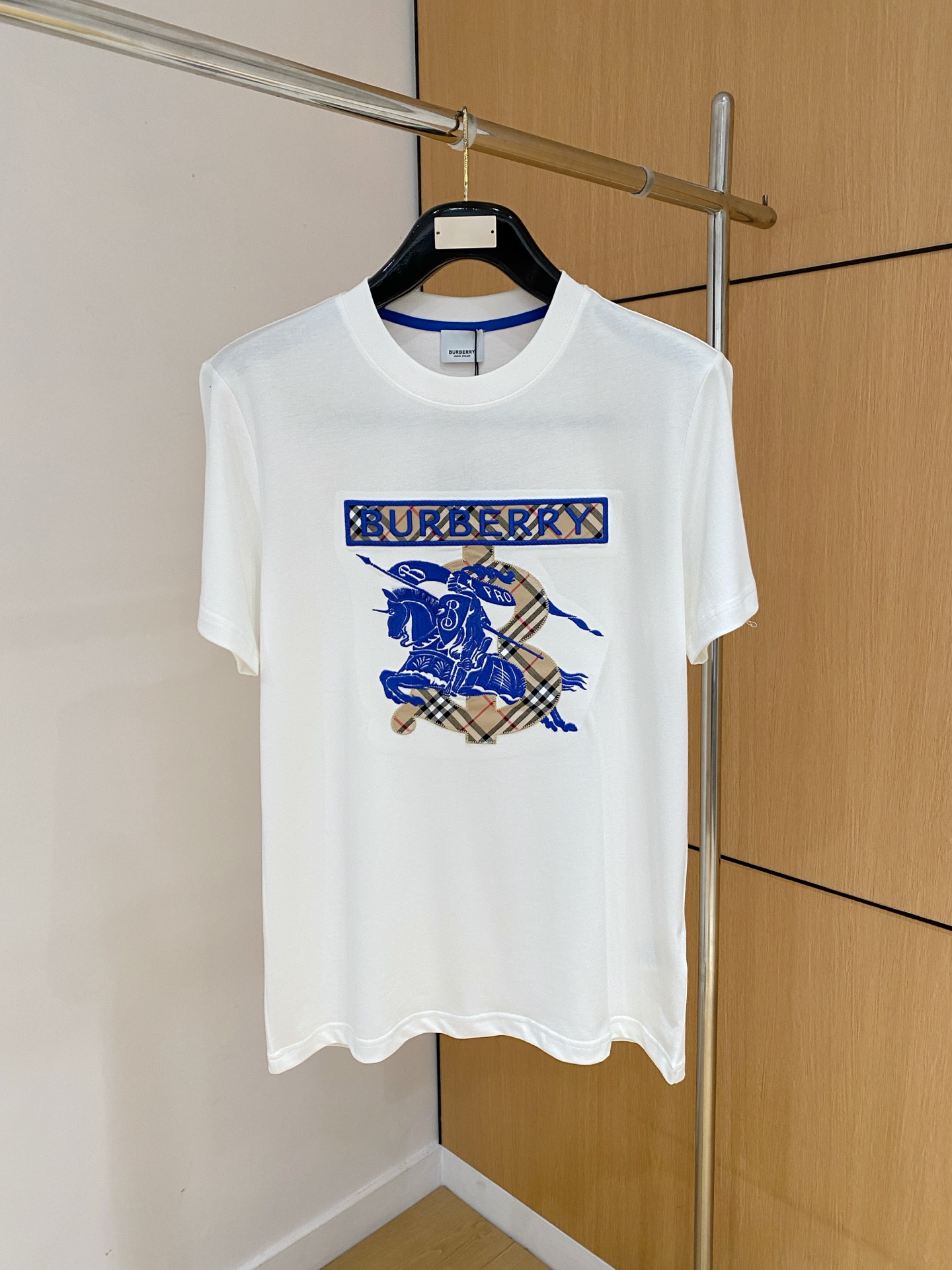 BURBERRY巴宝莉26FW春夏新款首发专柜最新款短袖圆领T恤 设计前卫时尚！品牌logo重工艺设计 