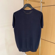 Loro piana 百搭款来了哦!麻棉混纺马鞍肩设计圆领开扣领针织衫短袖T恤】解锁夏日万能搭子:男士圆 Loro piana 百搭款来了哦!麻棉混纺马鞍肩设计圆领开扣领针织衫短袖T恤】解锁夏日万能搭子:男士圆