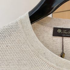 Loro piana 百搭款来了哦!麻棉混纺马鞍肩设计圆领开扣领针织衫短袖T恤】解锁夏日万能搭子:男士圆 Loro piana 百搭款来了哦!麻棉混纺马鞍肩设计圆领开扣领针织衫短袖T恤】解锁夏日万能搭子:男士圆