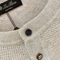 Loro piana 百搭款来了哦!麻棉混纺马鞍肩设计圆领开扣领针织衫短袖T恤】解锁夏日万能搭子:男士圆 Loro piana 百搭款来了哦!麻棉混纺马鞍肩设计圆领开扣领针织衫短袖T恤】解锁夏日万能搭子:男士圆