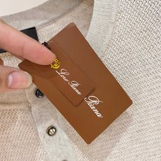 Loro piana 百搭款来了哦!麻棉混纺马鞍肩设计圆领开扣领针织衫短袖T恤】解锁夏日万能搭子:男士圆 Loro piana 百搭款来了哦!麻棉混纺马鞍肩设计圆领开扣领针织衫短袖T恤】解锁夏日万能搭子:男士圆