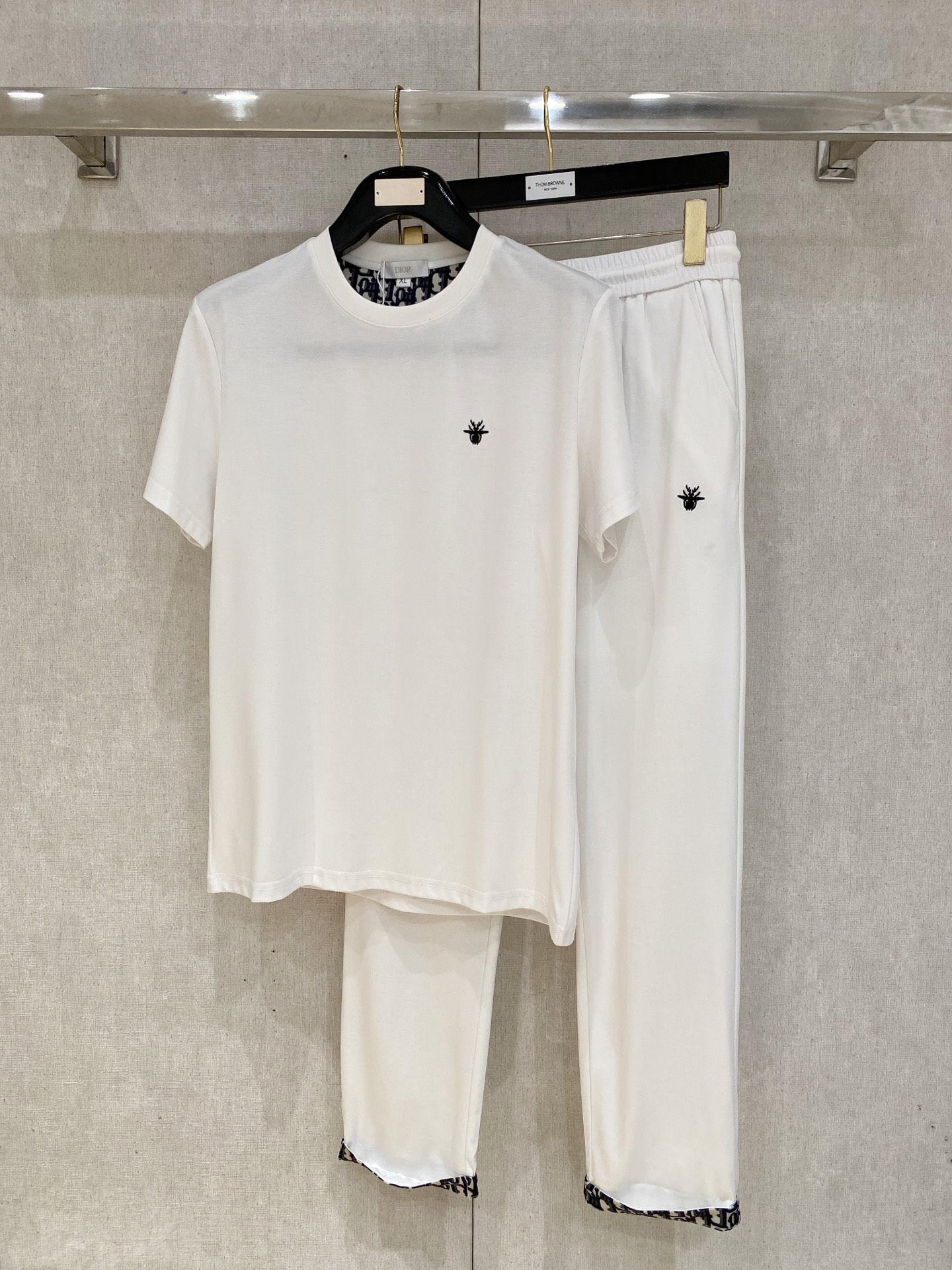Dior Bee Embroidery White T-shirt Pants Set