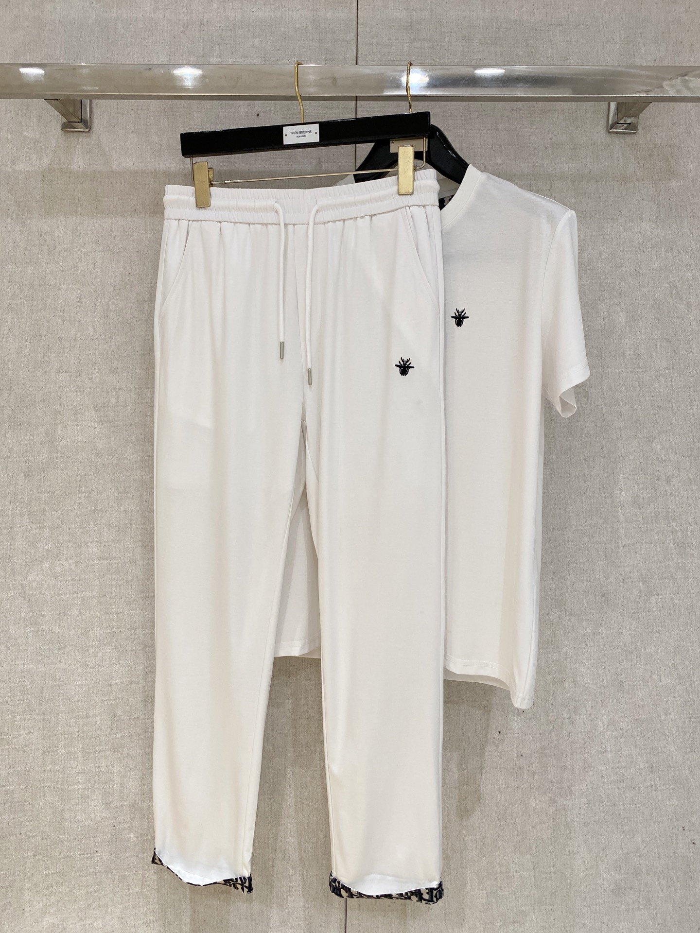Dior Bee Embroidery White T-shirt Pants Set