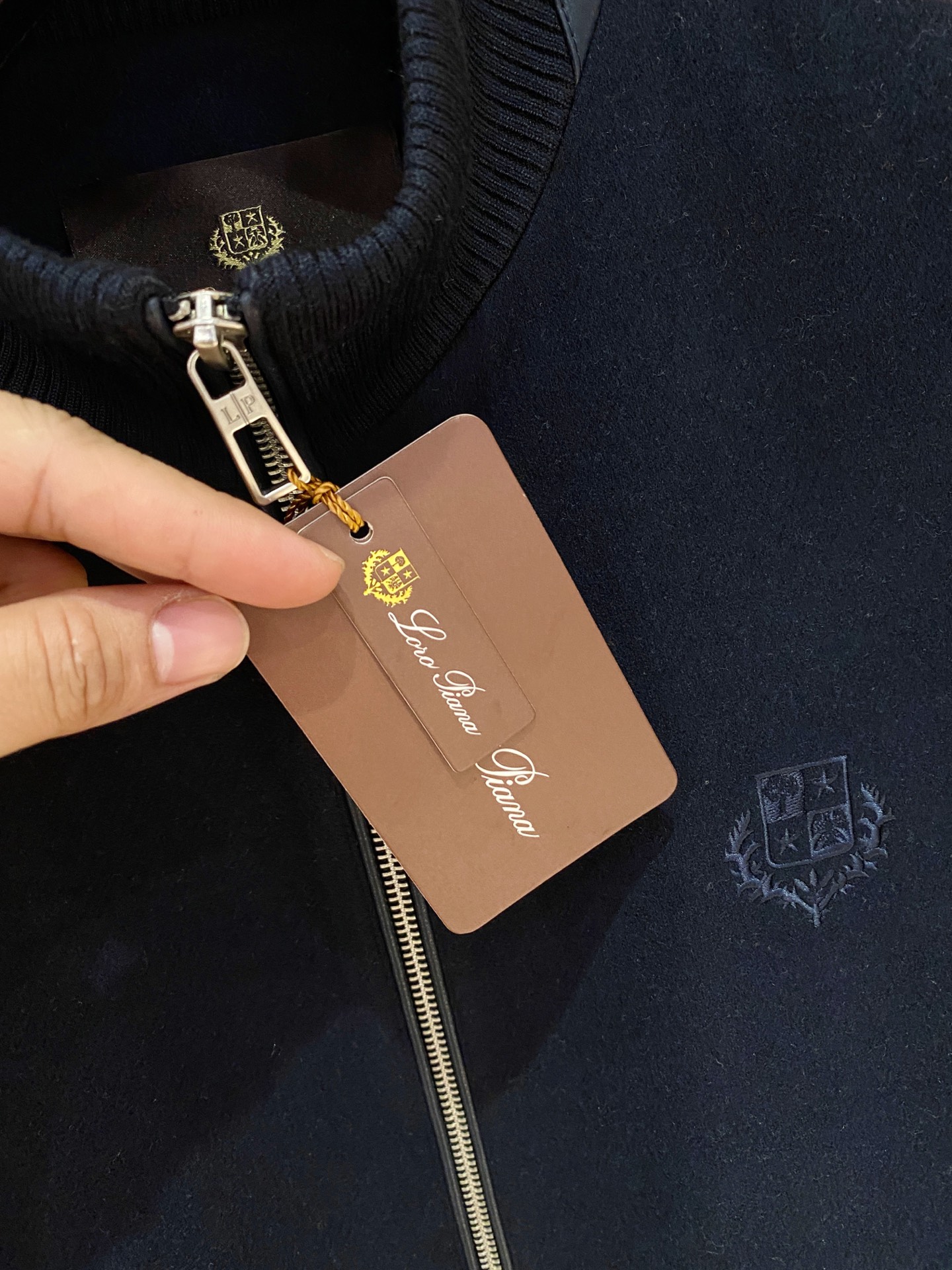 高级货 <醋酸羊毛面料> (整套不拆) 26秋冬最新款式 专柜官网同步发售！辅料全部原版定制出品，贸易公司真品订单。高级