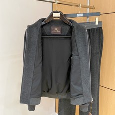 高级货 <醋酸羊毛面料> (整套不拆) 26秋冬最新款式 专柜官网同步发售!辅料全部原版定制出品,贸易公司真品订单。高级 高级货 <醋酸羊毛面料> (整套不拆) 26秋冬最新款式 专柜官网同步发售!辅料全部原版定制出品,贸易公司真品订单。高级
