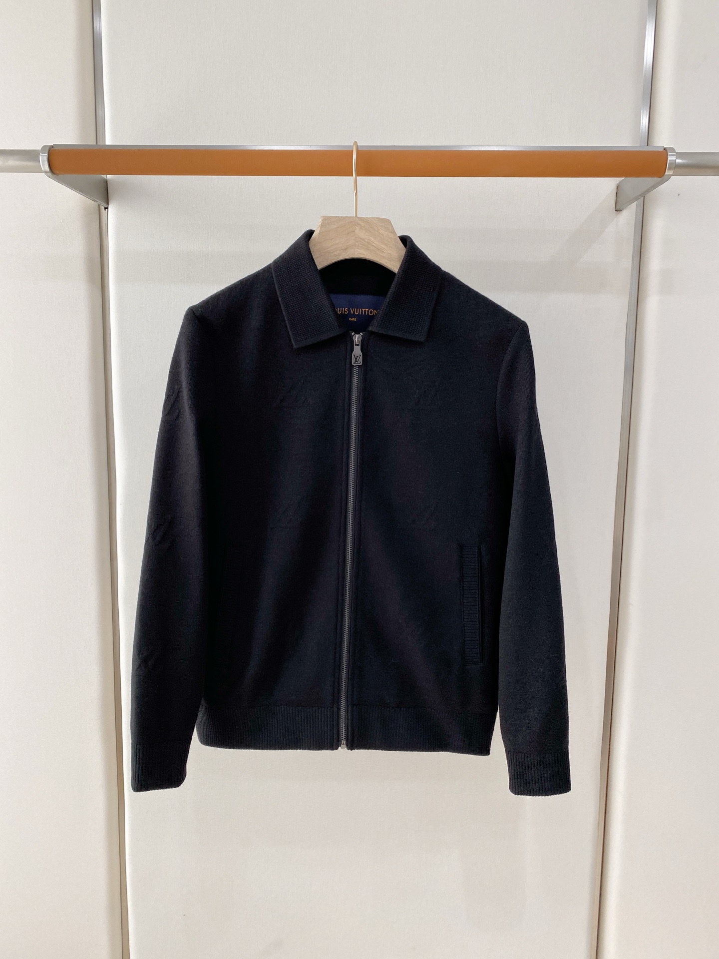主推爆款🔥🔥LV# 翻领针织夹克外套 独家首发秋冬新品🆕🆕路易威登官网最新设计款、 2026官网专柜同步在售系列‼️顶 主推爆款🔥🔥LV# 翻领针织夹克外套 独家首发秋冬新品🆕🆕路易威登官网最新设计款、 2026官网专柜同步在售系列‼️顶