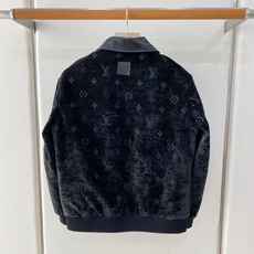 主推爆款🔥🔥LV# 真皮领夹克雪尼尔绒外套 独家首发秋冬新品🆕🆕路易威登官网最新设计款、 2026官网专柜同步在售系列 主推爆款🔥🔥LV# 真皮领夹克雪尼尔绒外套 独家首发秋冬新品🆕🆕路易威登官网最新设计款、 2026官网专柜同步在售系列
