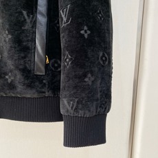 主推爆款🔥🔥LV# 真皮领夹克雪尼尔绒外套 独家首发秋冬新品🆕🆕路易威登官网最新设计款、 2026官网专柜同步在售系列 主推爆款🔥🔥LV# 真皮领夹克雪尼尔绒外套 独家首发秋冬新品🆕🆕路易威登官网最新设计款、 2026官网专柜同步在售系列