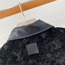 主推爆款🔥🔥LV# 真皮领夹克雪尼尔绒外套 独家首发秋冬新品🆕🆕路易威登官网最新设计款、 2026官网专柜同步在售系列 主推爆款🔥🔥LV# 真皮领夹克雪尼尔绒外套 独家首发秋冬新品🆕🆕路易威登官网最新设计款、 2026官网专柜同步在售系列