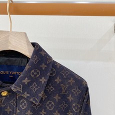 主推爆款🔥🔥LV# 翻领满身提花牛仔夹克 独家首发秋冬新品🆕🆕路易威登官网最新设计款、 2026官网专柜同步在售系列‼ 主推爆款🔥🔥LV# 翻领满身提花牛仔夹克 独家首发秋冬新品🆕🆕路易威登官网最新设计款、 2026官网专柜同步在售系列‼