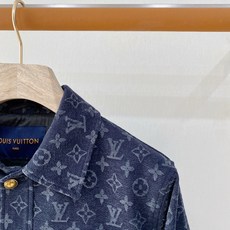主推爆款🔥🔥LV# 翻领满身提花牛仔夹克 独家首发秋冬新品🆕🆕路易威登官网最新设计款、 2026官网专柜同步在售系列‼ 主推爆款🔥🔥LV# 翻领满身提花牛仔夹克 独家首发秋冬新品🆕🆕路易威登官网最新设计款、 2026官网专柜同步在售系列‼