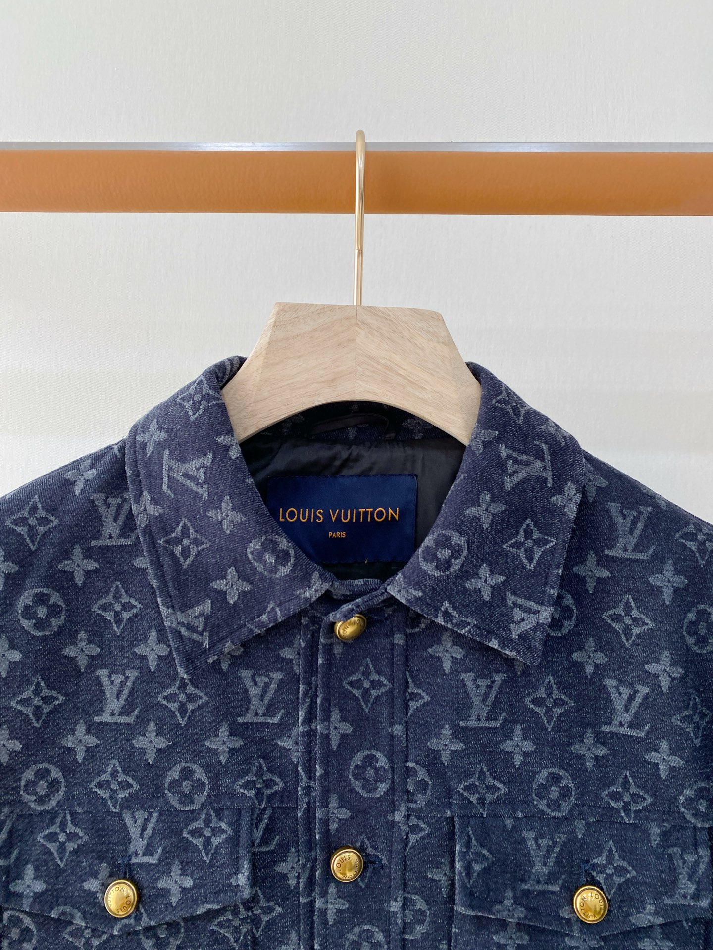 主推爆款🔥🔥LV# 翻领满身提花牛仔夹克 独家首发秋冬新品🆕🆕路易威登官网最新设计款、 2026官网专柜同步在售系列‼ 主推爆款🔥🔥LV# 翻领满身提花牛仔夹克 独家首发秋冬新品🆕🆕路易威登官网最新设计款、 2026官网专柜同步在售系列‼
