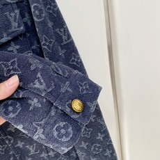 主推爆款🔥🔥LV# 翻领满身提花牛仔夹克 独家首发秋冬新品🆕🆕路易威登官网最新设计款、 2026官网专柜同步在售系列‼ 主推爆款🔥🔥LV# 翻领满身提花牛仔夹克 独家首发秋冬新品🆕🆕路易威登官网最新设计款、 2026官网专柜同步在售系列‼