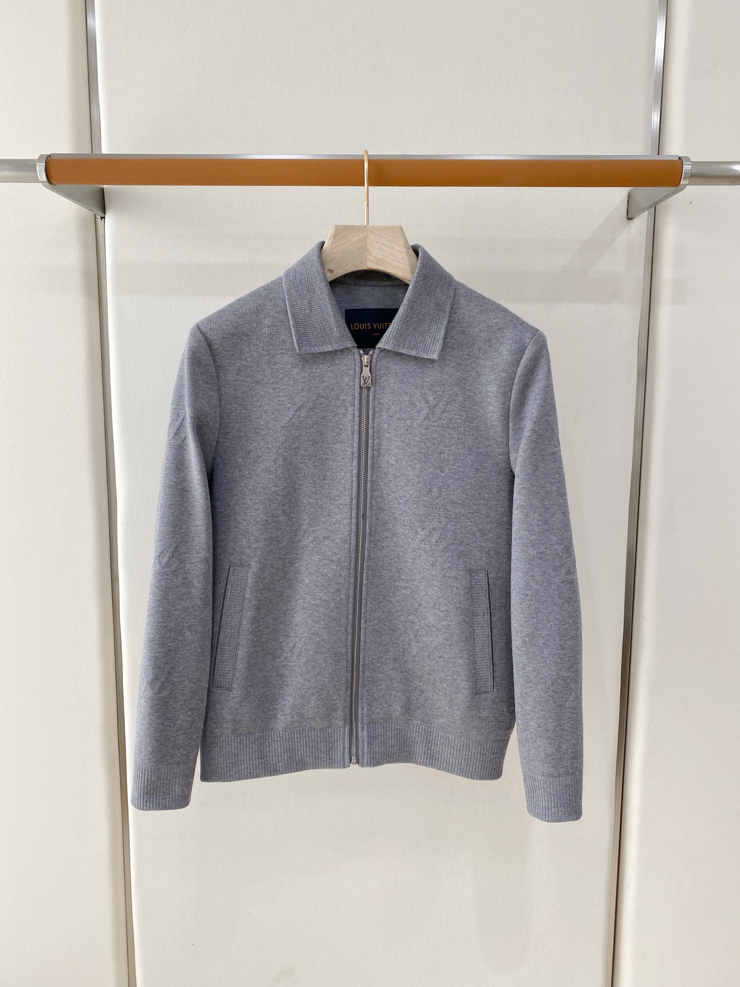 主推爆款🔥🔥LV# 翻领针织夹克外套 独家首发秋冬新品🆕🆕路易威登官网最新设计款、 2026官网专柜同步在售系列‼️顶 主推爆款🔥🔥LV# 翻领针织夹克外套 独家首发秋冬新品🆕🆕路易威登官网最新设计款、 2026官网专柜同步在售系列‼️顶