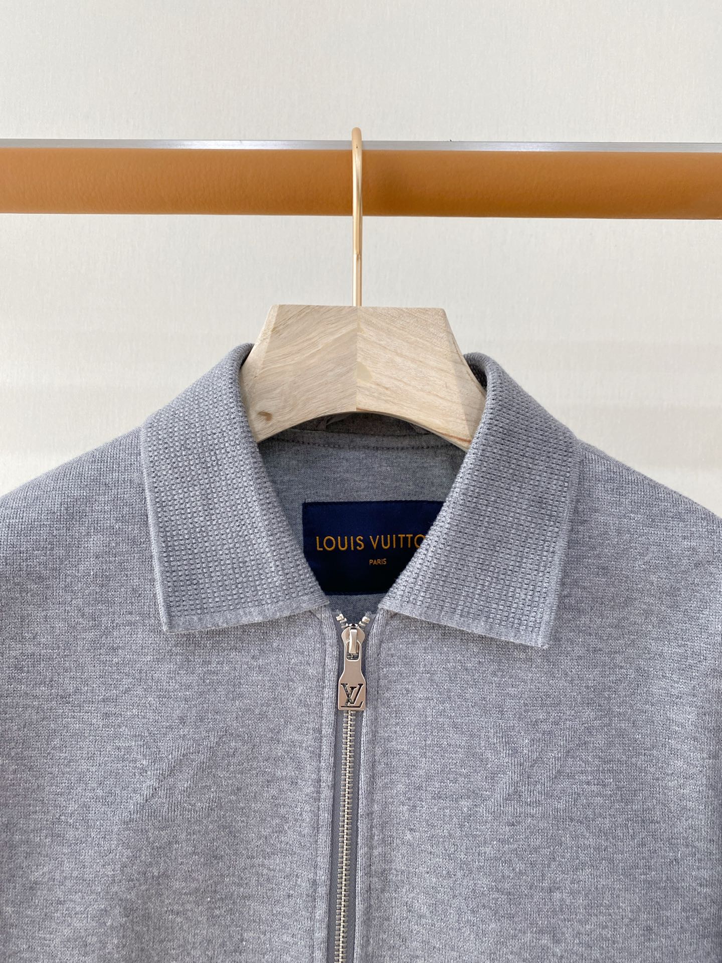 主推爆款🔥🔥LV# 翻领针织夹克外套 独家首发秋冬新品🆕🆕路易威登官网最新设计款、 2026官网专柜同步在售系列‼️顶 主推爆款🔥🔥LV# 翻领针织夹克外套 独家首发秋冬新品🆕🆕路易威登官网最新设计款、 2026官网专柜同步在售系列‼️顶
