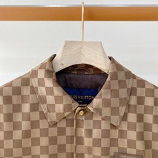 主推爆款🔥🔥LV# 翻领棋盘格夹克薄棉外套 独家首发秋冬新品🆕🆕路易威登官网最新设计款、 2026官网专柜同步在售系列 主推爆款🔥🔥LV# 翻领棋盘格夹克薄棉外套 独家首发秋冬新品🆕🆕路易威登官网最新设计款、 2026官网专柜同步在售系列