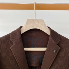 主推爆款🔥🔥Valentino# 针织便西外套 独家首发秋冬新品🆕🆕华伦天奴官网最新设计款、 2026官网专柜同步在售 主推爆款🔥🔥Valentino# 针织便西外套 独家首发秋冬新品🆕🆕华伦天奴官网最新设计款、 2026官网专柜同步在售