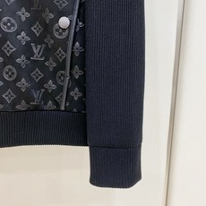 主推爆款🔥🔥LV# 麂皮拼接针织袖夹克 独家首发秋冬新品🆕🆕路易威登官网最新设计款、 2026官网专柜同步在售系列‼️ 主推爆款🔥🔥LV# 麂皮拼接针织袖夹克 独家首发秋冬新品🆕🆕路易威登官网最新设计款、 2026官网专柜同步在售系列‼️