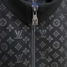 主推爆款🔥🔥LV# 麂皮拼接针织袖夹克 独家首发秋冬新品🆕🆕路易威登官网最新设计款、 2026官网专柜同步在售系列‼️ 主推爆款🔥🔥LV# 麂皮拼接针织袖夹克 独家首发秋冬新品🆕🆕路易威登官网最新设计款、 2026官网专柜同步在售系列‼️