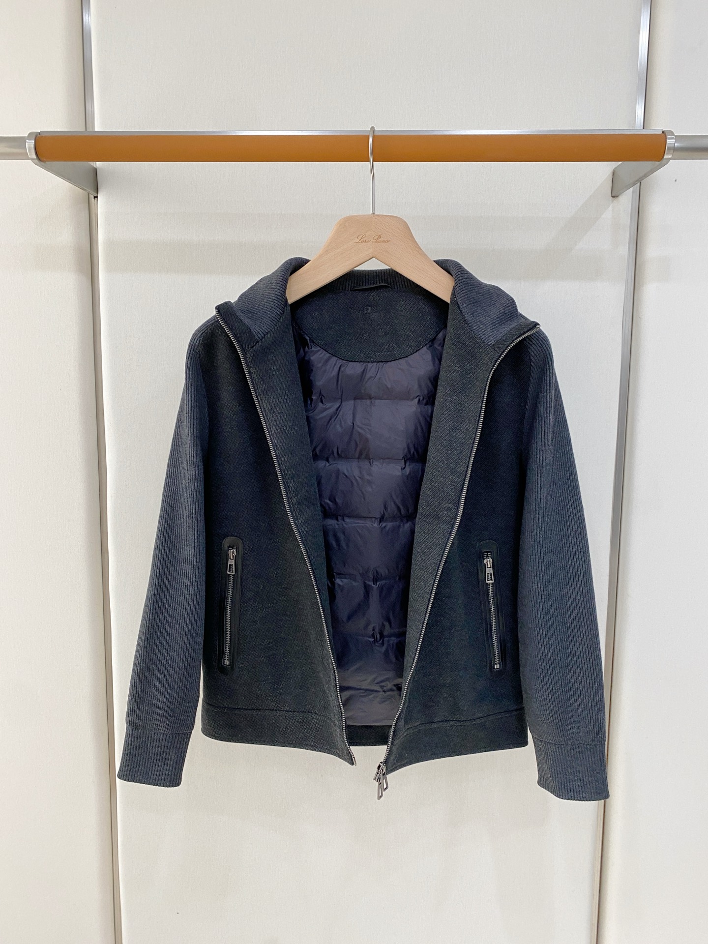 主推爆款🔥🔥Loro Piana# 羊毛针织拼接羽绒服 独家首发秋冬新品🆕🆕诺悠翩雅官网最新设计款、 2026官网专柜 主推爆款🔥🔥Loro Piana# 羊毛针织拼接羽绒服 独家首发秋冬新品🆕🆕诺悠翩雅官网最新设计款、 2026官网专柜