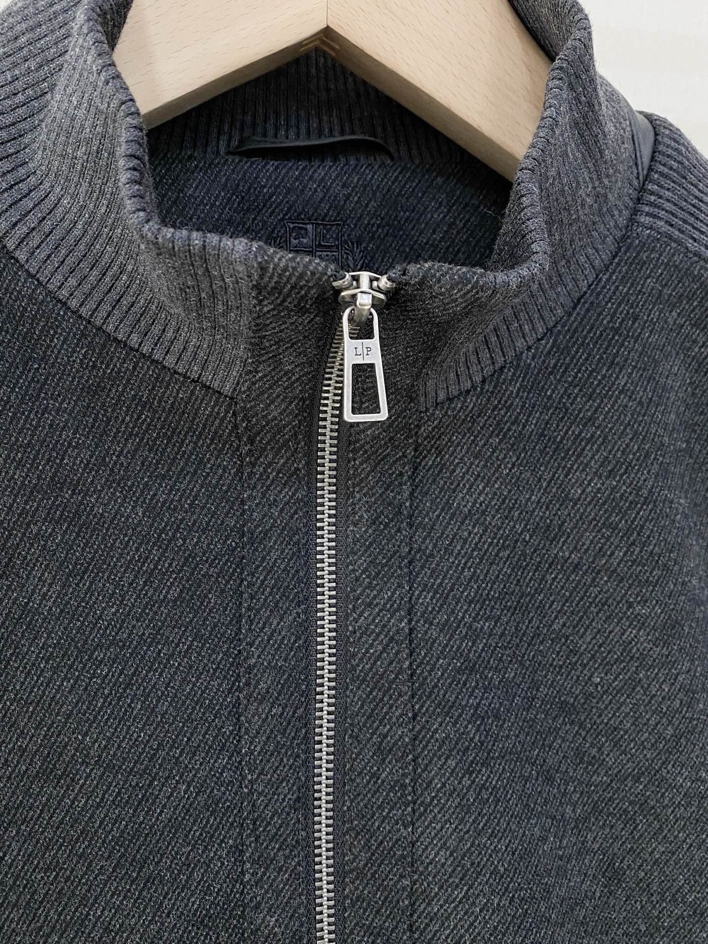 主推爆款🔥🔥Loro Piana# 羊毛针织拼接羽绒服 独家首发秋冬新品🆕🆕诺悠翩雅官网最新设计款、 2026官网专柜 主推爆款🔥🔥Loro Piana# 羊毛针织拼接羽绒服 独家首发秋冬新品🆕🆕诺悠翩雅官网最新设计款、 2026官网专柜