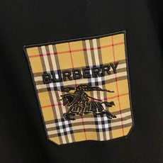 Burberry 博柏利(巴宝莉)2026FW秋冬新款格纹口袋战马刺绣长袖T恤✨ 高支舒适亲肤面料,垂感顺滑,上身透气不 Burberry 博柏利(巴宝莉)2026FW秋冬新款格纹口袋战马刺绣长袖T恤✨ 高支舒适亲肤面料,垂感顺滑,上身透气不