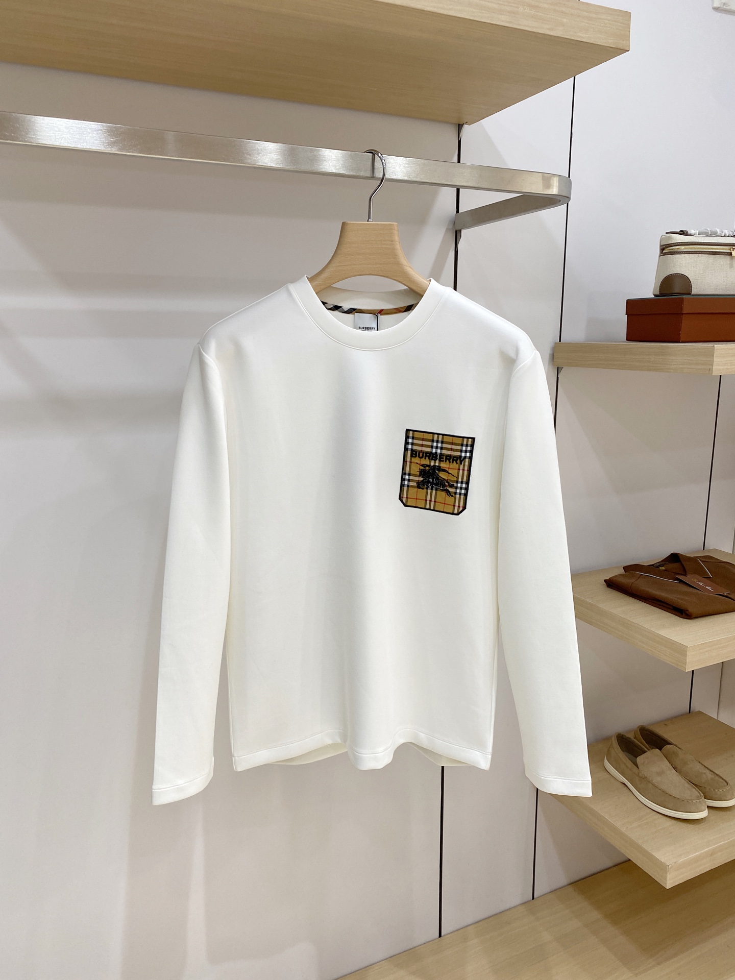 Burberry 博柏利（巴宝莉）2026FW秋冬新款格纹口袋战马刺绣长袖T恤✨ 高支舒适亲肤面料，垂感顺滑，上身透气不