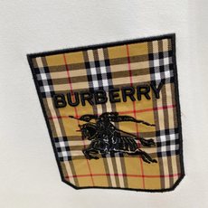 Burberry 博柏利(巴宝莉)2026FW秋冬新款格纹口袋战马刺绣长袖T恤✨ 高支舒适亲肤面料,垂感顺滑,上身透气不 Burberry 博柏利(巴宝莉)2026FW秋冬新款格纹口袋战马刺绣长袖T恤✨ 高支舒适亲肤面料,垂感顺滑,上身透气不