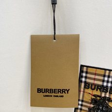 Burberry 博柏利(巴宝莉)2026FW秋冬新款格纹口袋战马刺绣长袖T恤✨ 高支舒适亲肤面料,垂感顺滑,上身透气不 Burberry 博柏利(巴宝莉)2026FW秋冬新款格纹口袋战马刺绣长袖T恤✨ 高支舒适亲肤面料,垂感顺滑,上身透气不