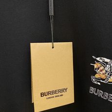Burberry 博柏利(巴宝莉)2026FW秋冬新款小标战马刺绣长袖T恤✨ 高支舒适亲肤面料,垂感顺滑,上身透气不闷, Burberry 博柏利(巴宝莉)2026FW秋冬新款小标战马刺绣长袖T恤✨ 高支舒适亲肤面料,垂感顺滑,上身透气不闷,