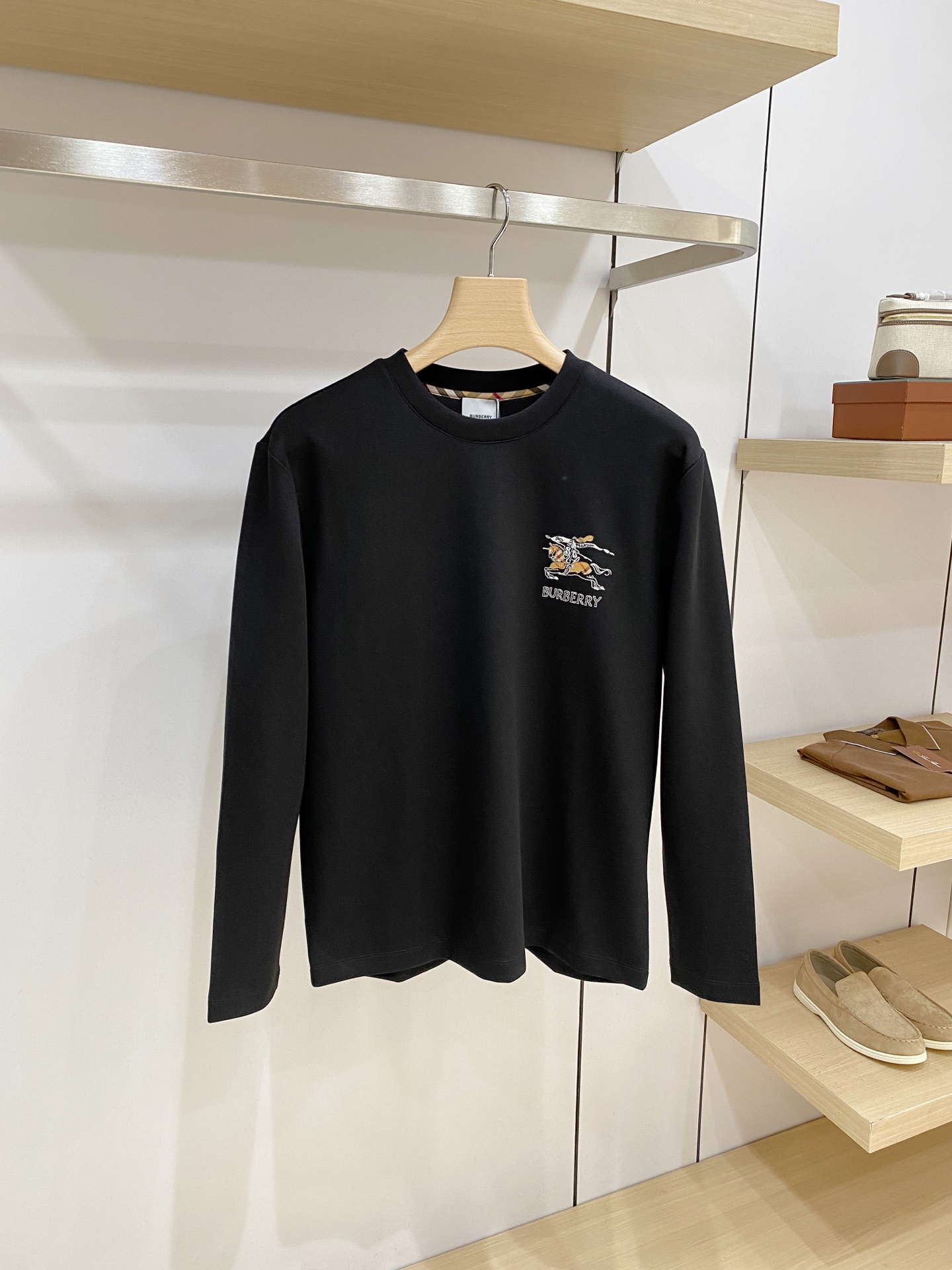 Burberry 博柏利（巴宝莉）2026FW秋冬新款小标战马刺绣长袖T恤✨ 高支舒适亲肤面料，垂感顺滑，上身透气不闷，