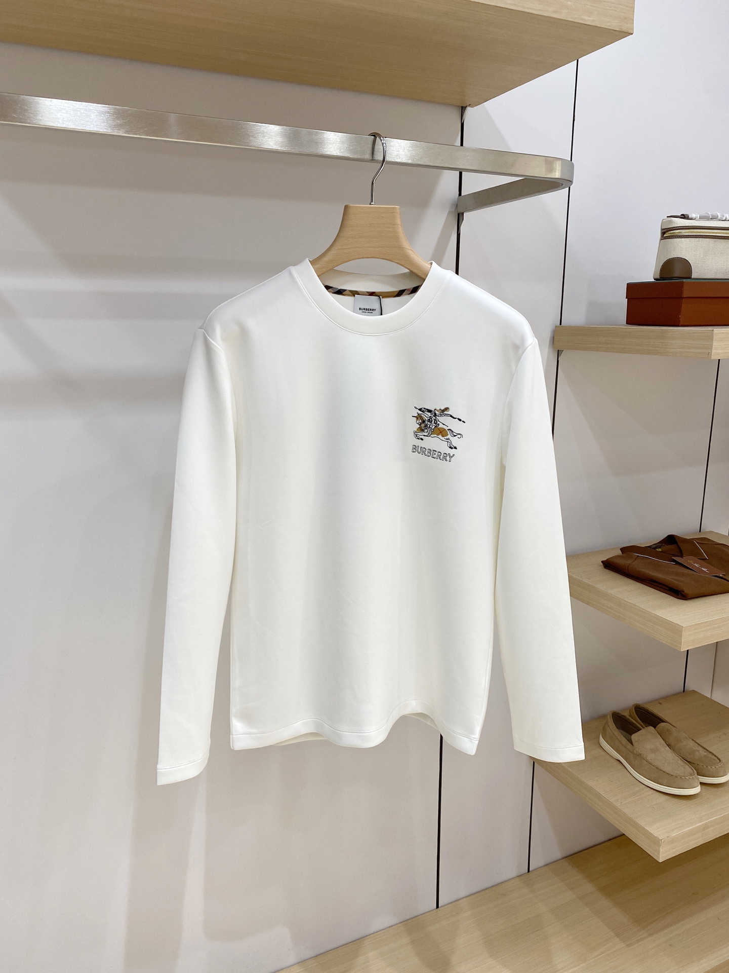 Burberry 博柏利（巴宝莉）2026FW秋冬新款小标战马刺绣长袖T恤✨ 高支舒适亲肤面料，垂感顺滑，上身透气不闷，