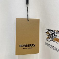 Burberry 博柏利(巴宝莉)2026FW秋冬新款小标战马刺绣长袖T恤✨ 高支舒适亲肤面料,垂感顺滑,上身透气不闷, Burberry 博柏利(巴宝莉)2026FW秋冬新款小标战马刺绣长袖T恤✨ 高支舒适亲肤面料,垂感顺滑,上身透气不闷,