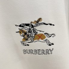Burberry 博柏利(巴宝莉)2026FW秋冬新款小标战马刺绣长袖T恤✨ 高支舒适亲肤面料,垂感顺滑,上身透气不闷, Burberry 博柏利(巴宝莉)2026FW秋冬新款小标战马刺绣长袖T恤✨ 高支舒适亲肤面料,垂感顺滑,上身透气不闷,