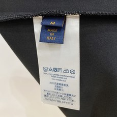 Louis Vuitton 路易威登 2026FW秋冬新款双层LV牛仔刺绣长袖T恤✨ 高支舒适亲肤面料,垂感顺滑,上身透 Louis Vuitton 路易威登 2026FW秋冬新款双层LV牛仔刺绣长袖T恤✨ 高支舒适亲肤面料,垂感顺滑,上身透