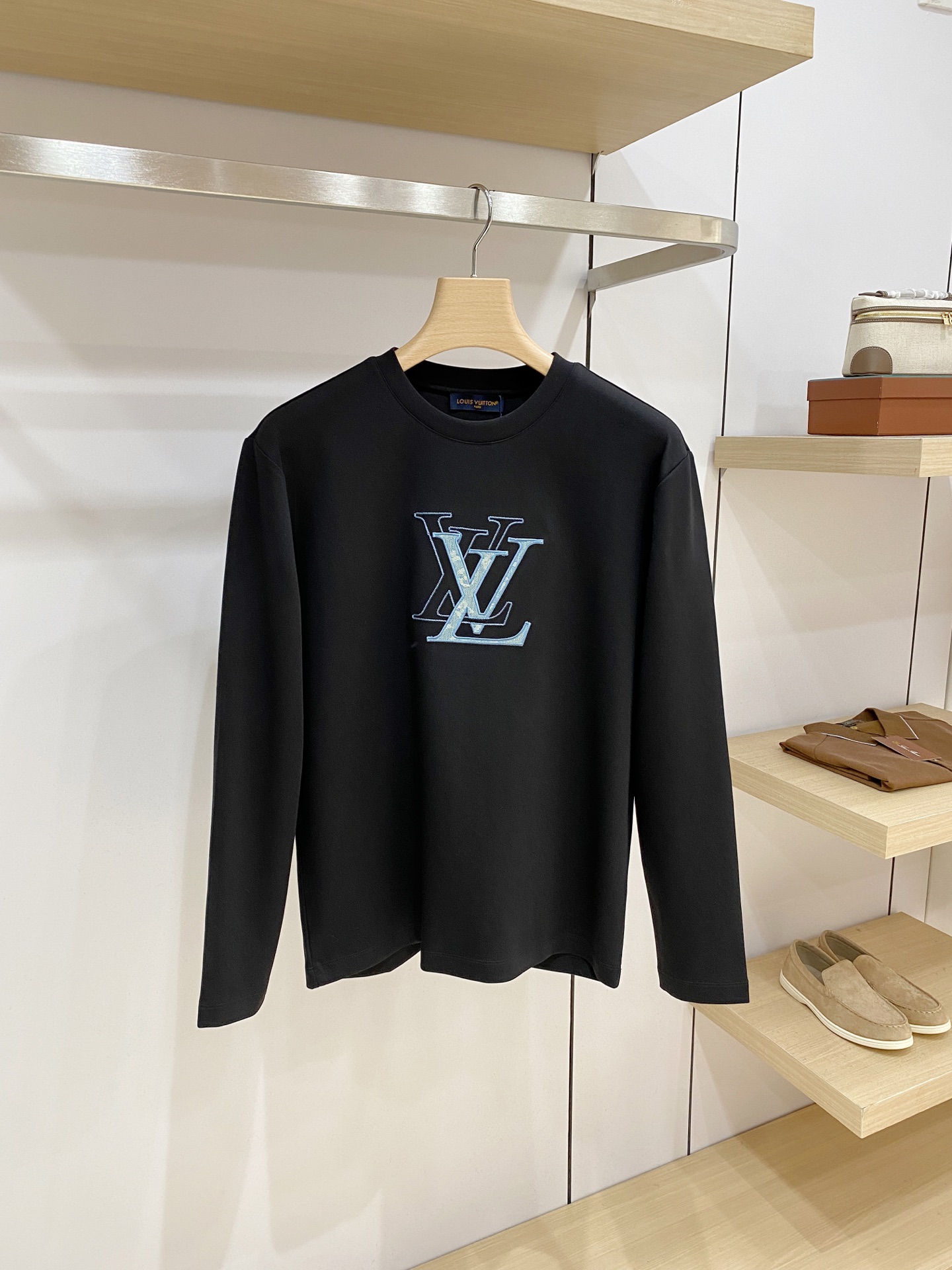 Louis Vuitton 路易威登 2026FW秋冬新款双层LV牛仔刺绣长袖T恤✨ 高支舒适亲肤面料，垂感顺滑，上身透