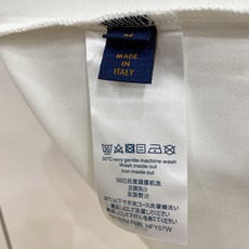 Louis Vuitton 路易威登 2026FW秋冬新款双层LV牛仔刺绣长袖T恤✨ 高支舒适亲肤面料,垂感顺滑,上身透 Louis Vuitton 路易威登 2026FW秋冬新款双层LV牛仔刺绣长袖T恤✨ 高支舒适亲肤面料,垂感顺滑,上身透